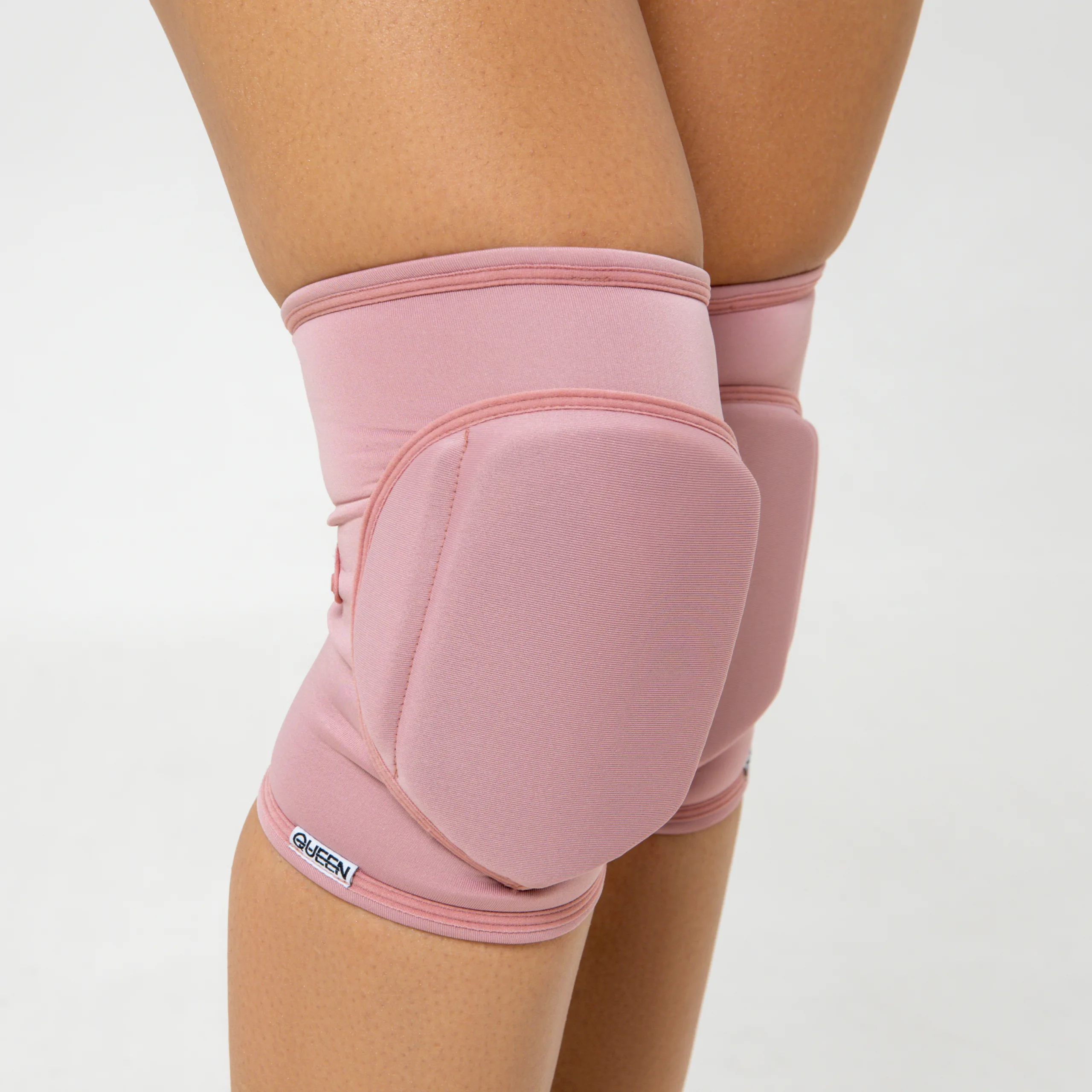 Queen Wear | 6Queens Kyiv 0718 1 scaled - Класичні наколінники – Рожеві Knee Pads – Dusty Rose | Queen Wear | 6Queens Kyiv 0718 1 scaled - Класичні наколінники – Рожеві