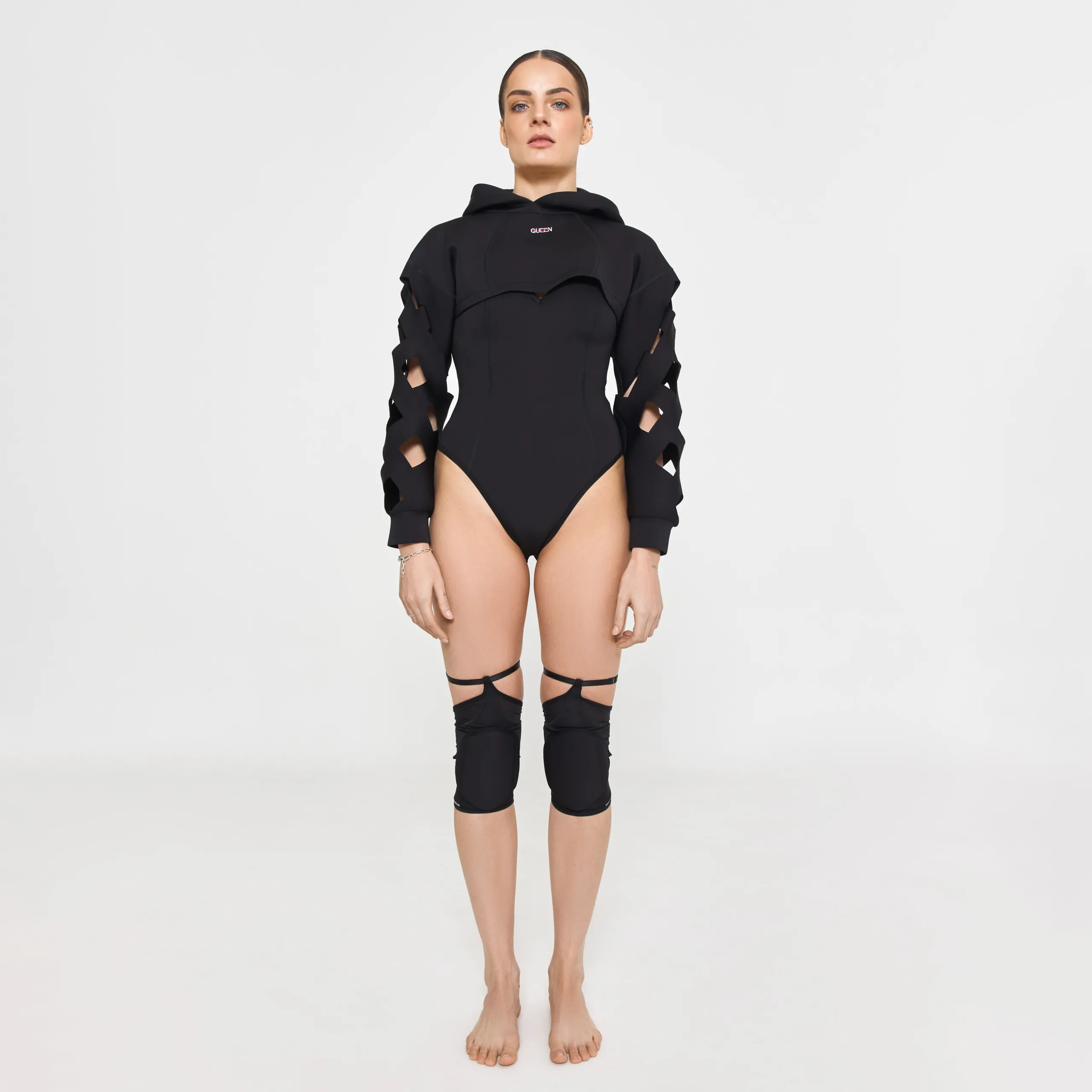 Queen Wear | Bezymyannyj kadr4921 scaled - Класичні наколінники з сіткою – FIRE – Чорні Knee Pads with Mesh – FIRE – Black | Queen Wear | Bezymyannyj kadr4921 scaled - Класичні наколінники з сіткою – FIRE – Чорні