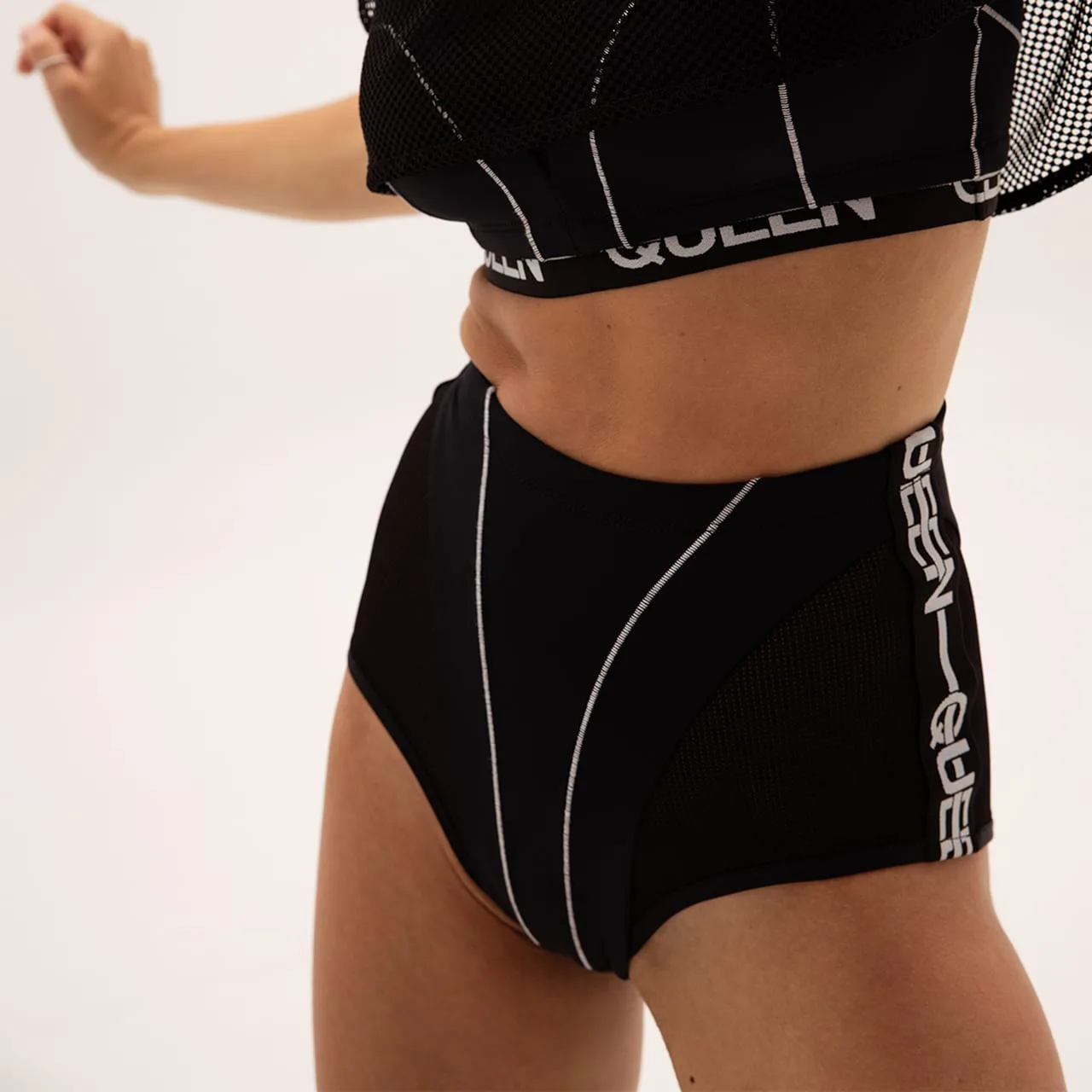 Queen Wear | High waisted horts Black SHARK 4 - High Waisted Shorts with Mesh – SHARK – Black Szorty z Wysokim Stanem z Siateczką – SHARK – Czarne | Queen Wear | High waisted horts Black SHARK 4 - High Waisted Shorts with Mesh – SHARK – Black