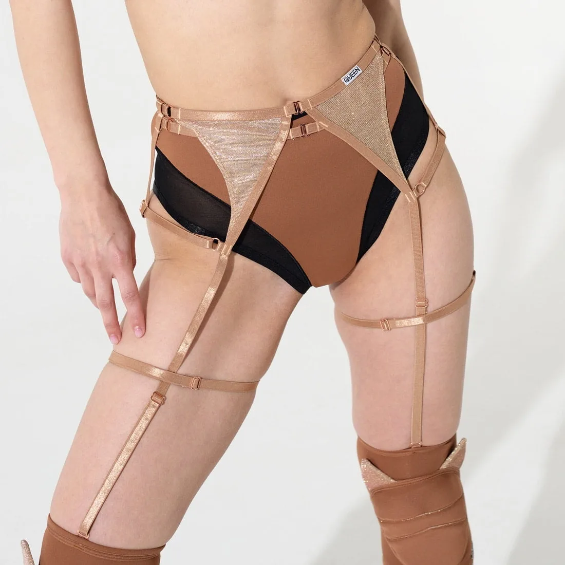 Queen Wear | 2 2 1 - Переоцінка Шорти з регуляторами – GLORY – Nude Mocha - L для пол денс Przecenione Szorty z Wysokim Stanem – GLORY – Nude Mocha – L | Queen Wear | 2 2 1 - Переоцінка Шорти з регуляторами – GLORY – Nude Mocha - L для пол денс