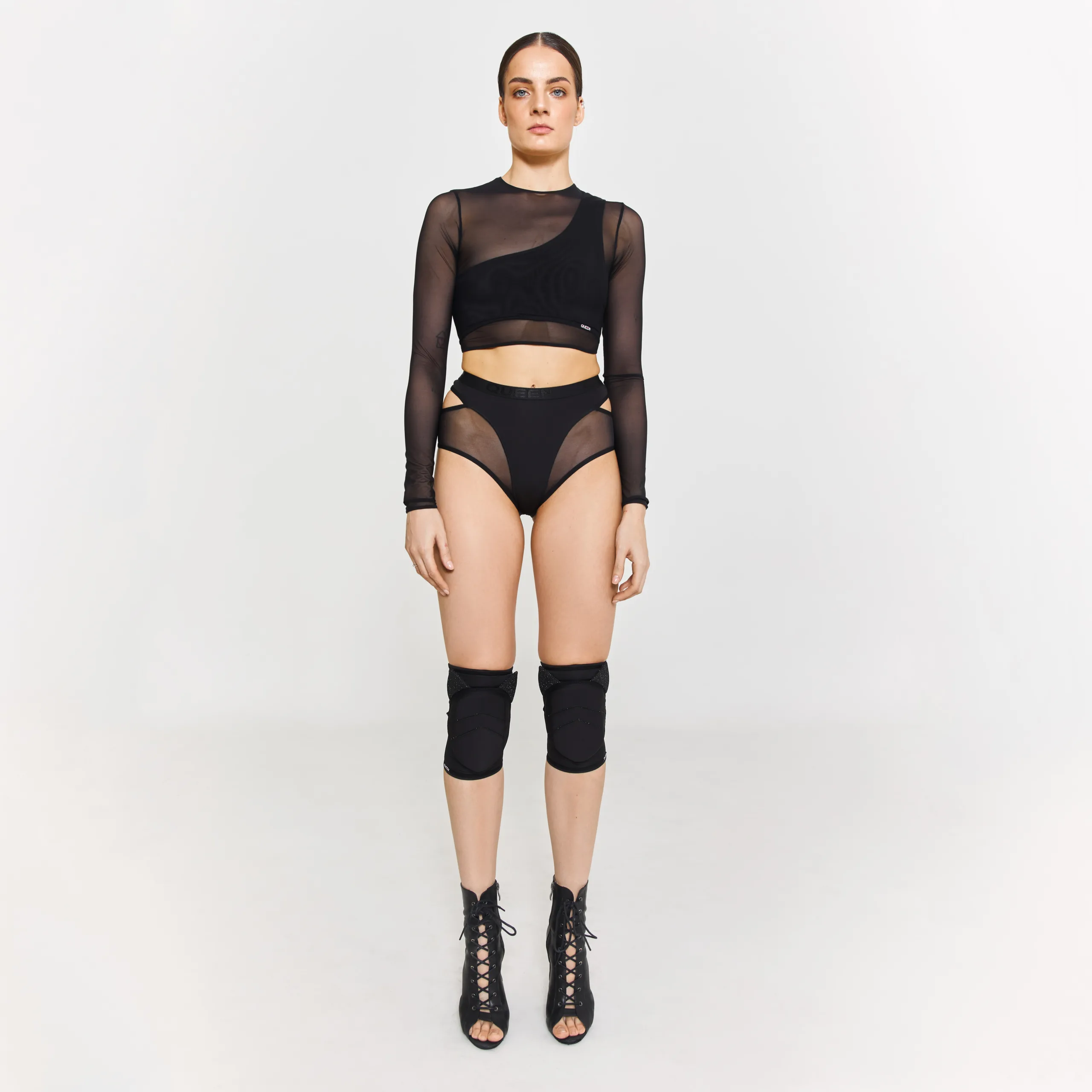 Queen Wear | 22D5681 scaled - М’який топ з довгими рукавами із сітки – ESSENTIAL – Чорний М’який топ з довгими рукавами із сітки – ESSENTIAL – Чорний ➤ купити в Queen Wear: ціна, фото | 22D5681 scaled - М’який топ з довгими рукавами із сітки – ESSENTIAL – Чорний