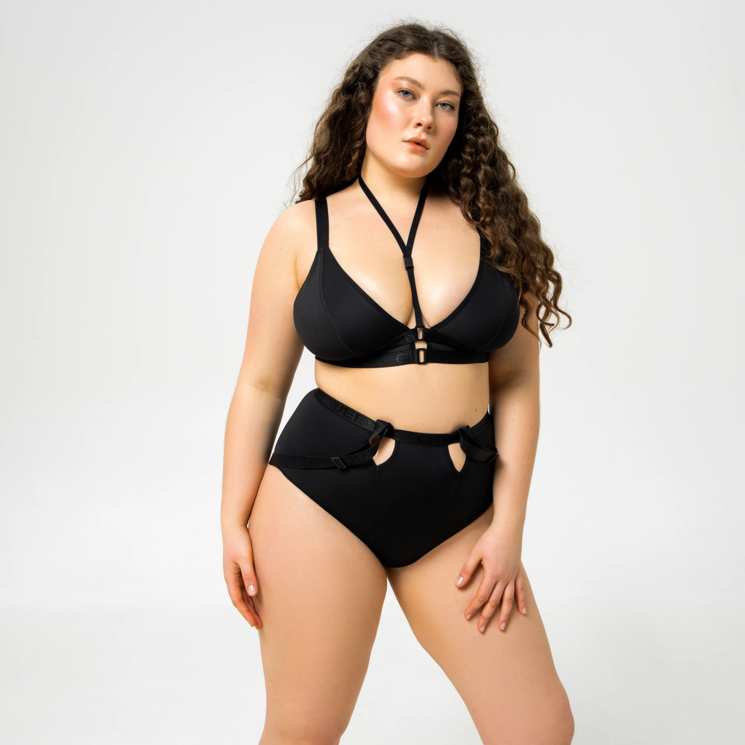 Queen Wear | 2Queens Kyiv 0843 2 scaled - Високі шорти з підтяжками, що регулюються – Чорні High Shorts with Adjustable Suspenders – Black | Queen Wear | 2Queens Kyiv 0843 2 scaled - Високі шорти з підтяжками, що регулюються – Чорні