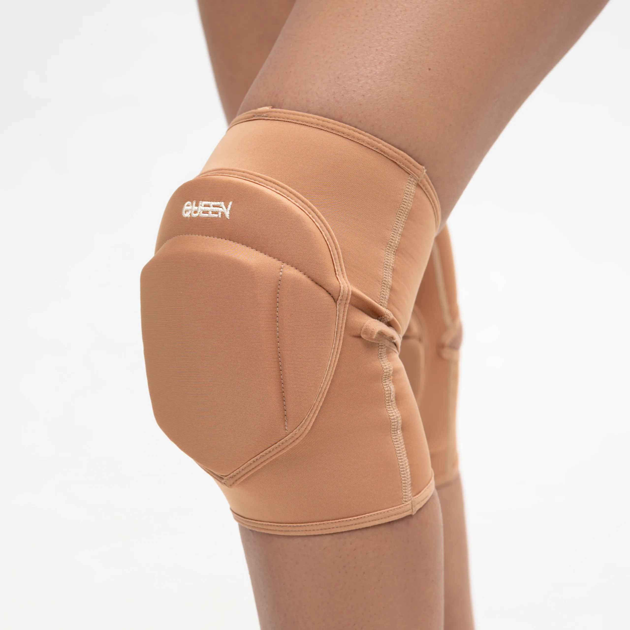Queen Wear | 1Kopiya Queens Dance Shooting 09.03 0251 scaled - Classic Knee Pads – PRO 4 – Caramel Knee Pads – PRO 4 – Caramel | Queen Wear | 1Kopiya Queens Dance Shooting 09.03 0251 scaled - Classic Knee Pads – PRO 4 – Caramel