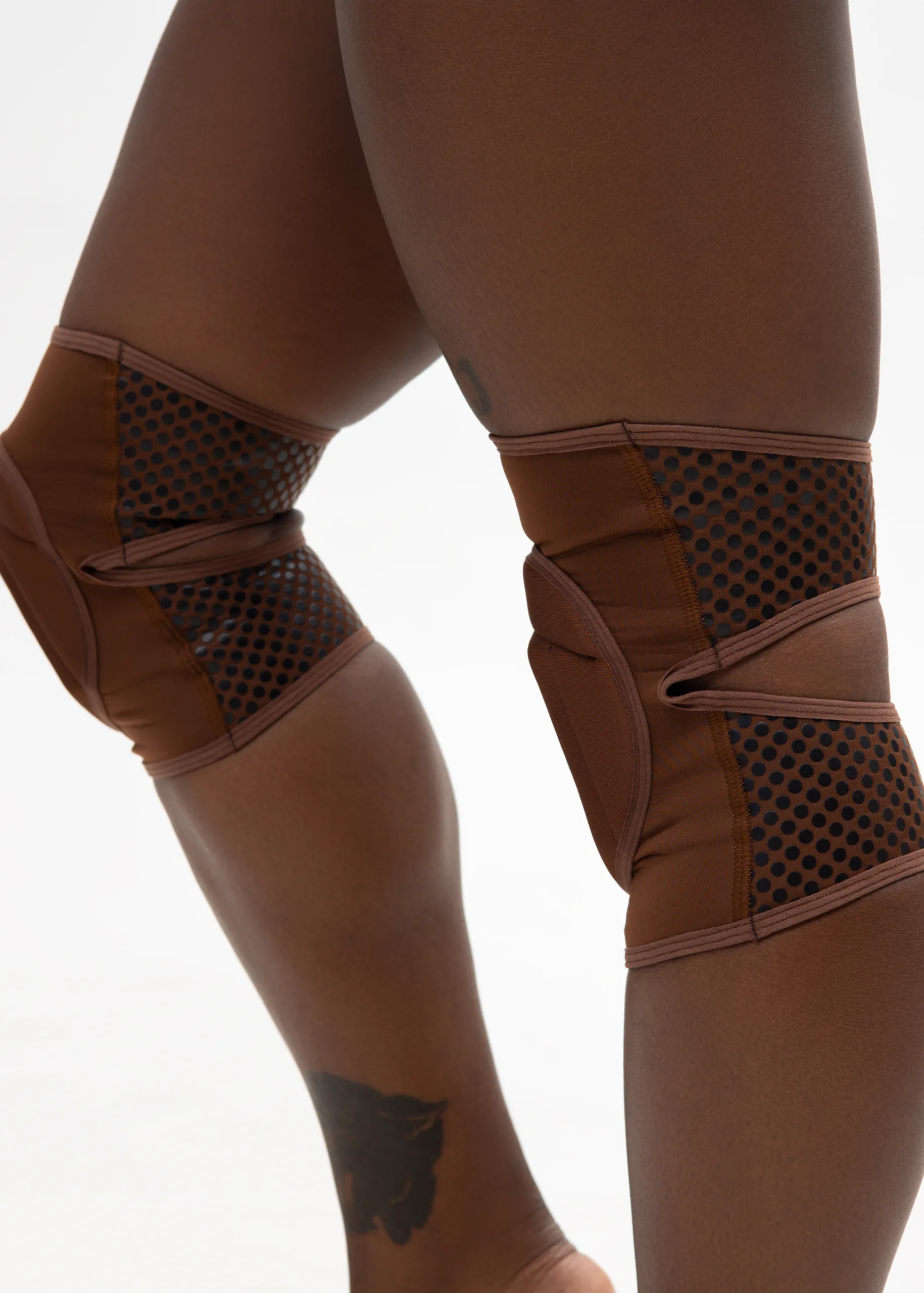 Queen Wear | 3Копія _Queens Dance Shooting 0903_0295 Grippy Knee Pads – PRO 4 – Cacao | Queen Wear | 3Копія _Queens Dance Shooting 0903_0295