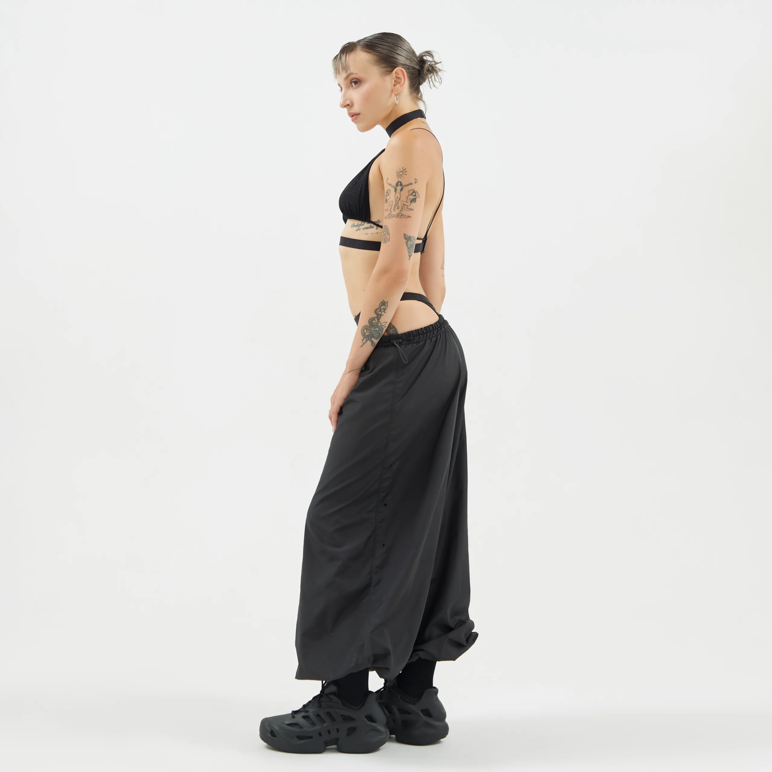Queen Wear | 3 1 scaled - Кльош-штани чорні з сітки – Black Candy для танців (Copy) (Copy) Cargo Pants – STRING PLAY – Black | Queen Wear | 3 1 scaled - Кльош-штани чорні з сітки – Black Candy для танців (Copy) (Copy)