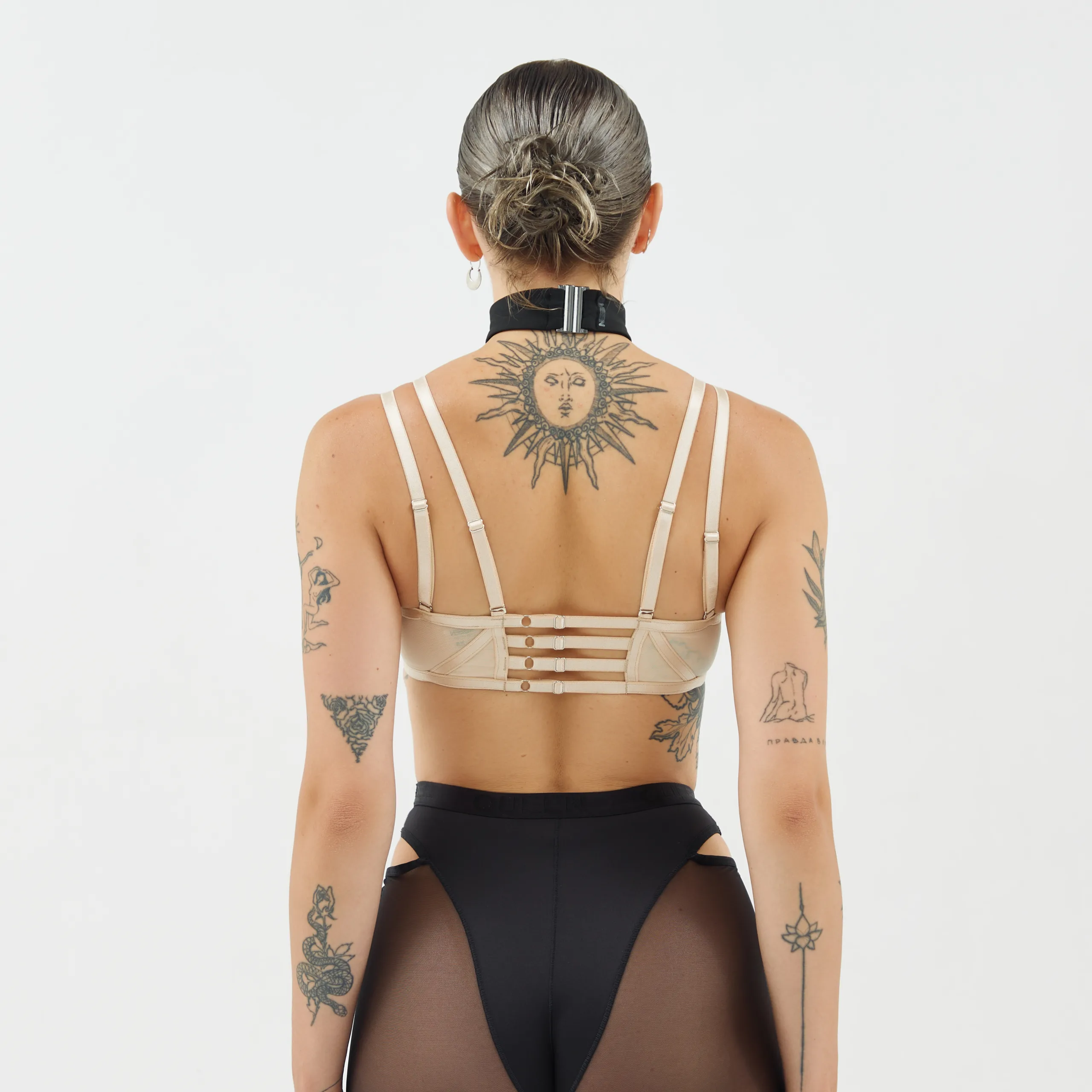 Queen Wear | 3 4 scaled - М’який топ з сіткою – OVULATION – Латте Adjustable Top with Mesh – OVULATION – Latte | Queen Wear | 3 4 scaled - М’який топ з сіткою – OVULATION – Латте