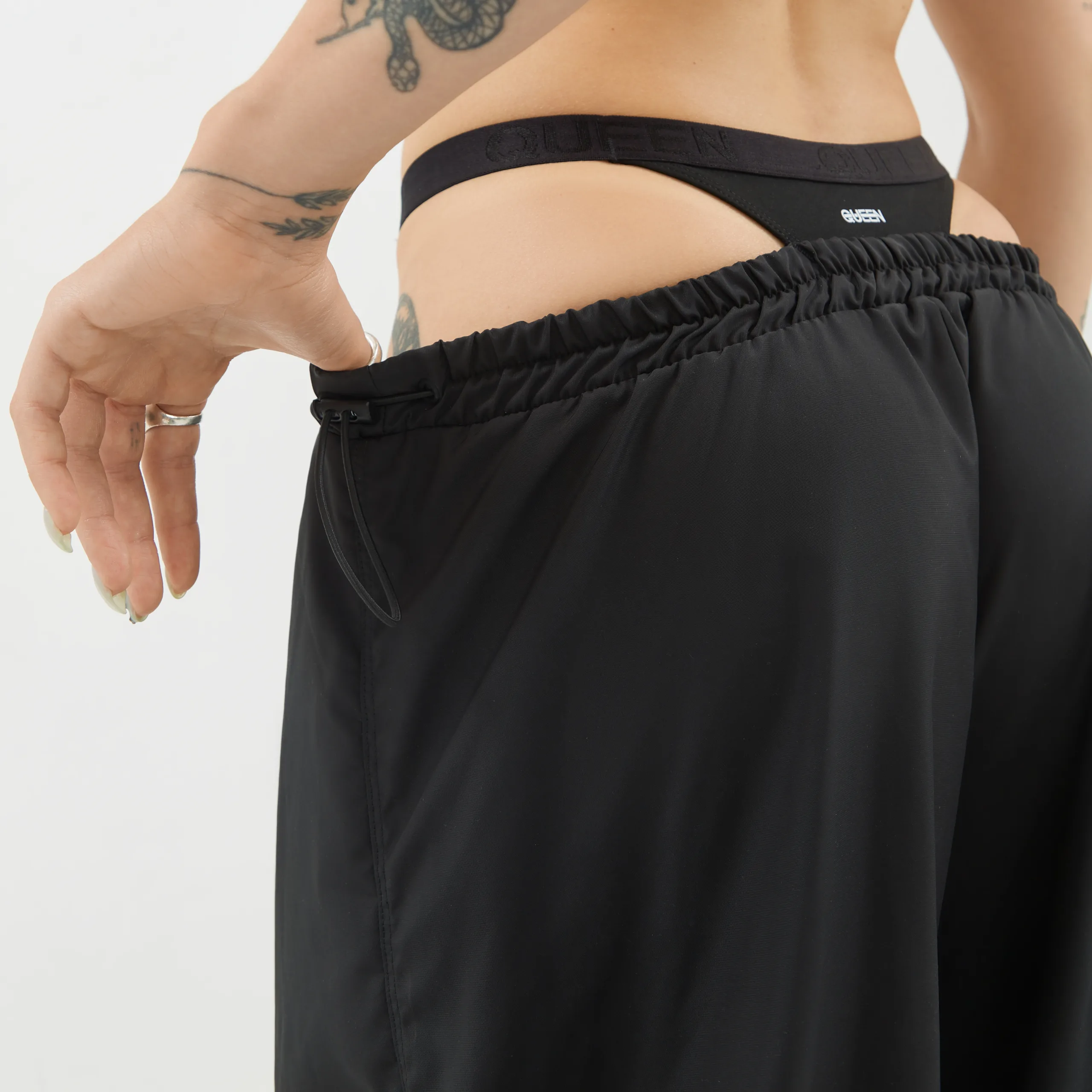 Queen Wear | 4 1 scaled - Кльош-штани чорні з сітки – Black Candy для танців (Copy) (Copy) Cargo Pants – STRING PLAY – Black | Queen Wear | 4 1 scaled - Кльош-штани чорні з сітки – Black Candy для танців (Copy) (Copy)