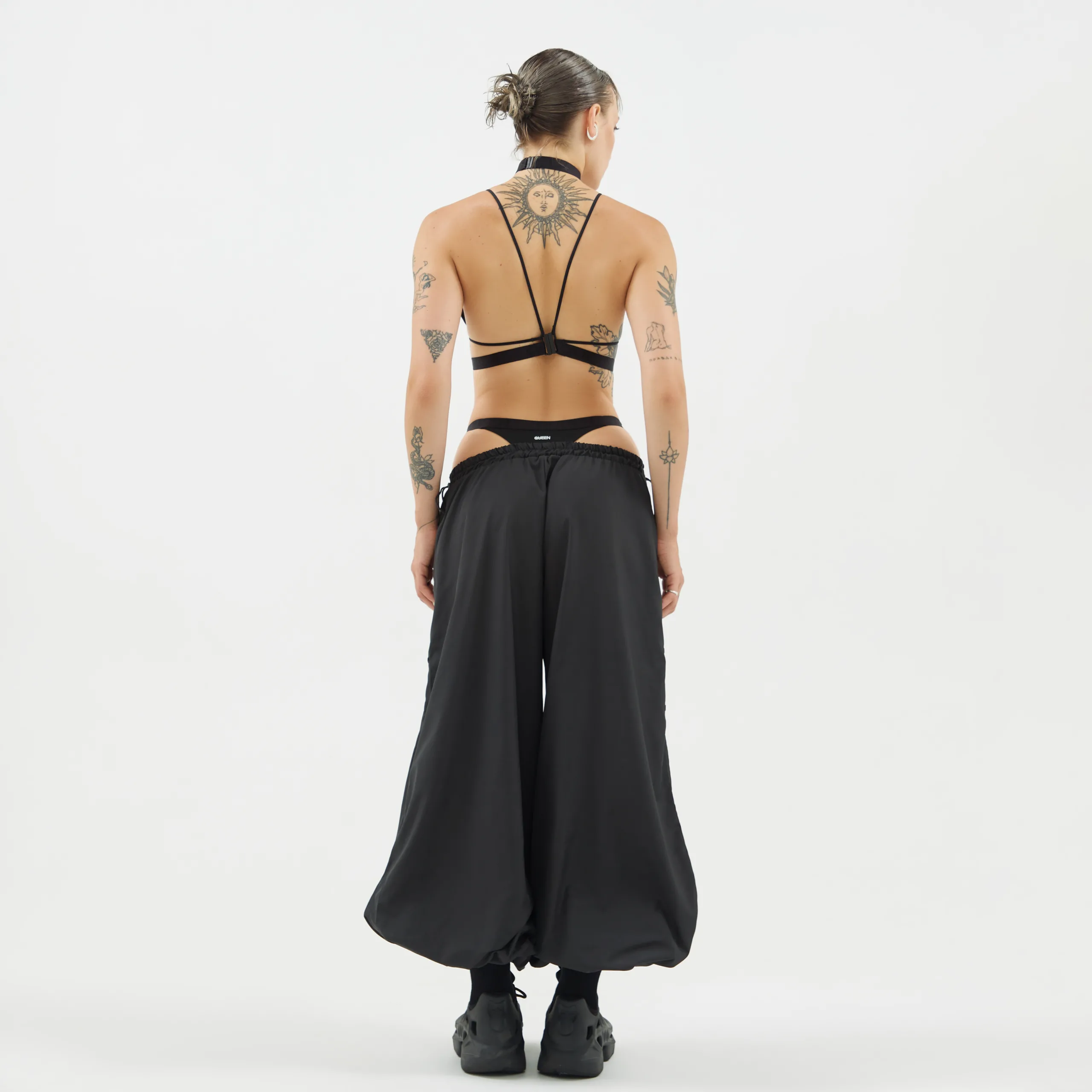 Queen Wear | 5 1 scaled - Кльош-штани чорні з сітки – Black Candy для танців (Copy) (Copy) Cargo Pants – STRING PLAY – Black | Queen Wear | 5 1 scaled - Кльош-штани чорні з сітки – Black Candy для танців (Copy) (Copy)