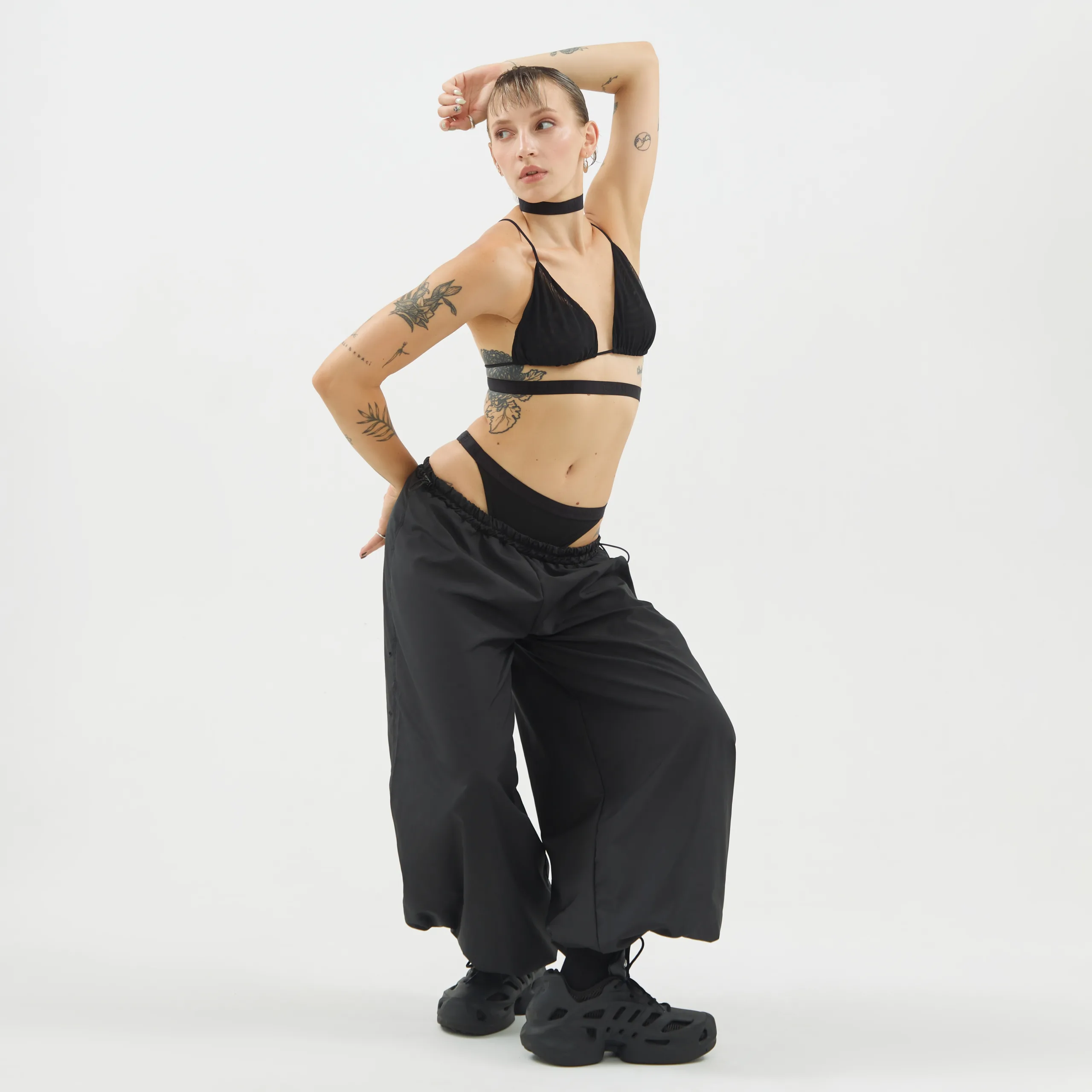 Queen Wear | 7 1 scaled - Кльош-штани чорні з сітки – Black Candy для танців (Copy) (Copy) Cargo Pants – STRING PLAY – Black | Queen Wear | 7 1 scaled - Кльош-штани чорні з сітки – Black Candy для танців (Copy) (Copy)